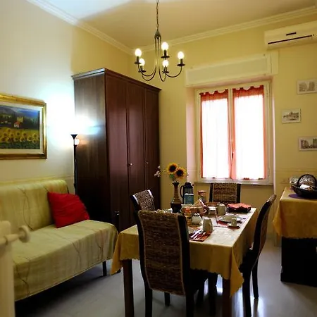 La Casa Romana Bed & Breakfast 4*