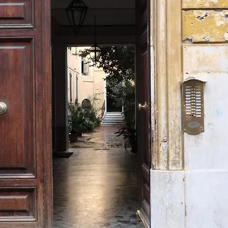 Borgo Pio Apartment *