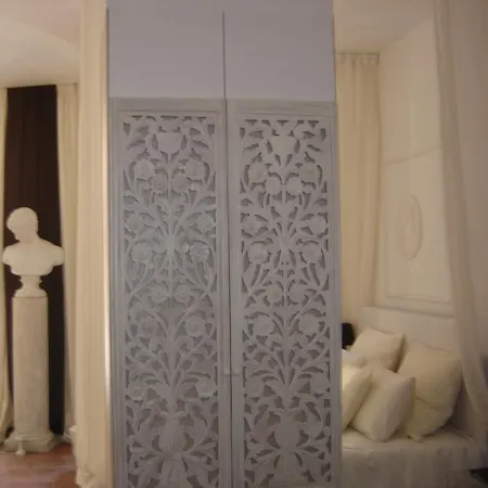 Hotel Domus Borgognona Roma