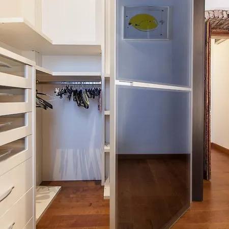 Apartment In Mial House
