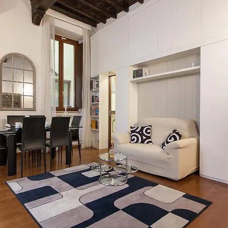 Apartment In Mial House