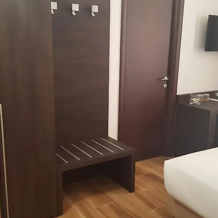 Guest house Una Finestra Su Monti 3*