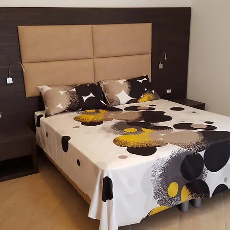 Guest house Una Finestra Su Monti 3*