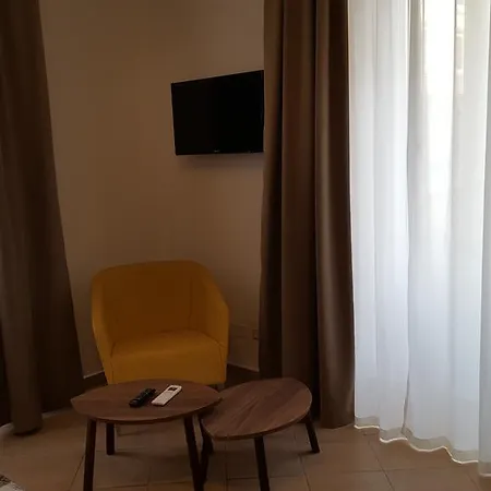 Una Finestra Su Monti