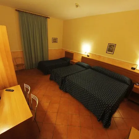 Ascot Hotel 2*