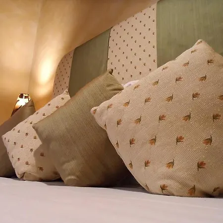 Condotti Guest house 2*