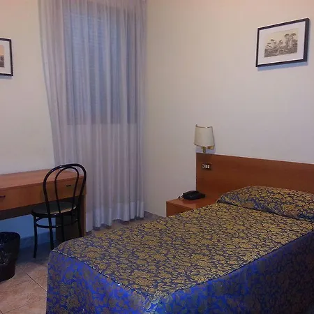 Industrial Hotel 2*