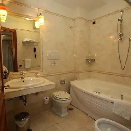 Luxury H 2000 3*