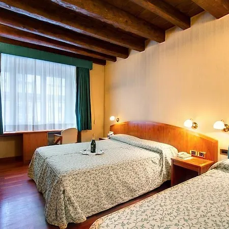 Corot Hotel 3*