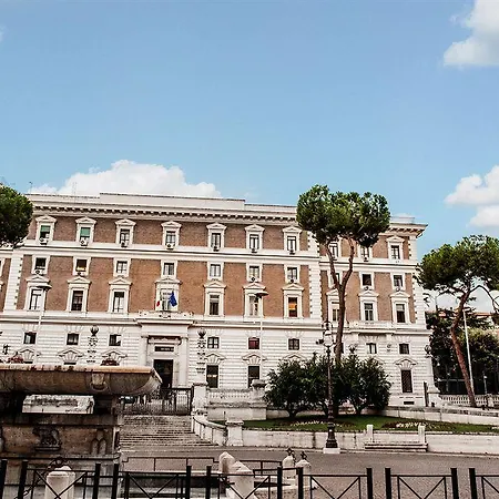 Relais De L'opera 2*