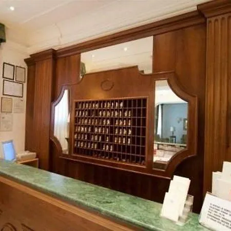 Hotel Raeli Lux