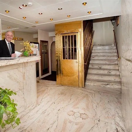 Hotell Tritone 3*