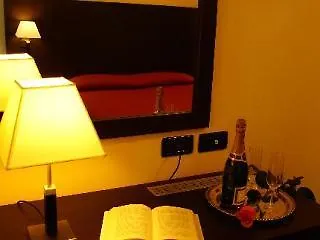 Hotel Versailles *