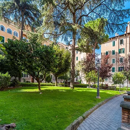 Appartamento Piazza Tuscolo Roma