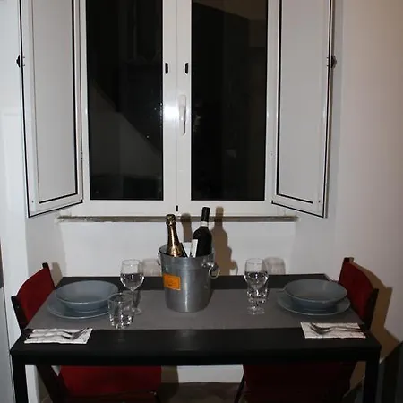 Home2rome - Trastevere Apartment *