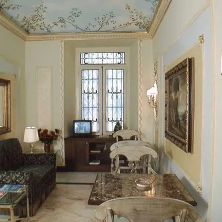 Ξενοδοχείο Champagne Palace 4*
