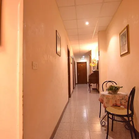 Hotel Capri 2*
