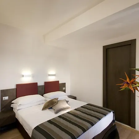 Trevi - Gruppo Trevi 3* Рим