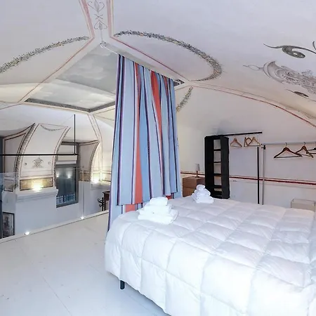 Ancient Trastevere Vespa Loft Apartment Rome