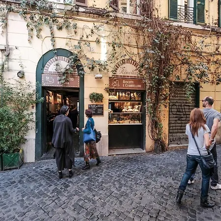 Ancient Trastevere Vespa Loft Apartment