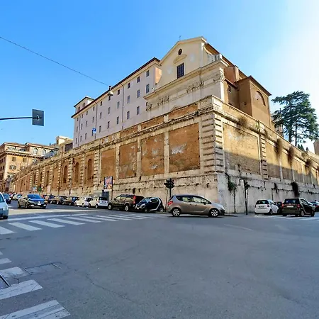 Design Apartment Paulina 300 Mt From Colosseum Apartment Rome