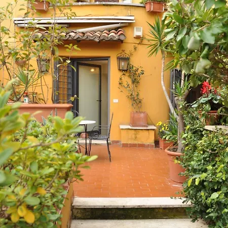 Onofrio Flat * Roma