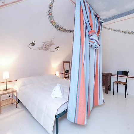 Ancient Trastevere Vespa Loft Apartment *