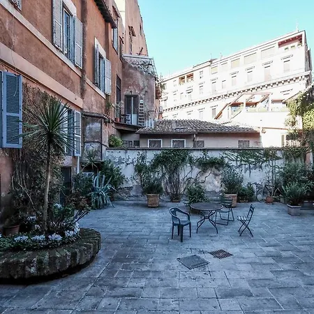 Apartment Ancient Trastevere Vespa Loft Rome