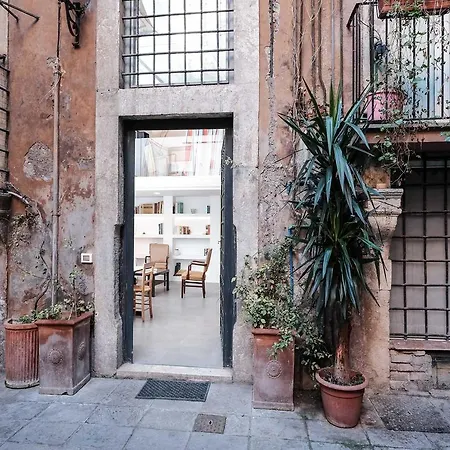 Ancient Trastevere Vespa Loft * Rome