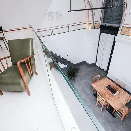 Ancient Trastevere Vespa Loft Apartment