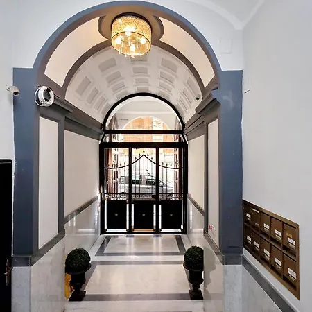 Design Apartment Paulina 300 Mt From Colosseum Apartment