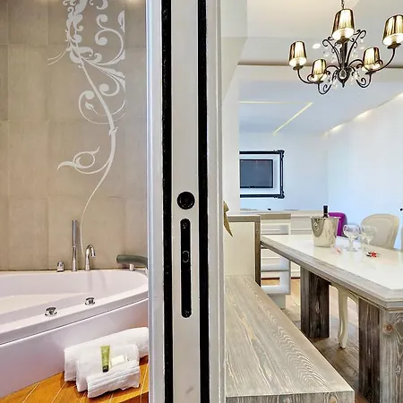 Design Apartment Paulina 300 Mt From Colosseum Apartment Rome