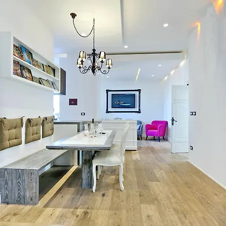 Apartment Design Apartment Paulina 300 Mt From Colosseum Rome