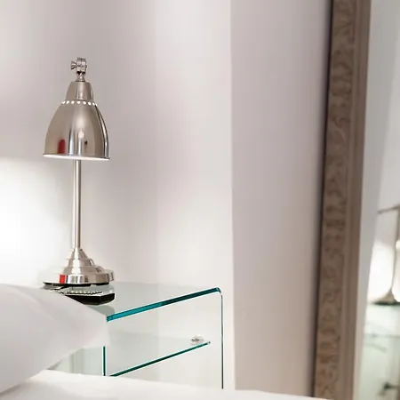 Town At Spanish Steps Apartment *