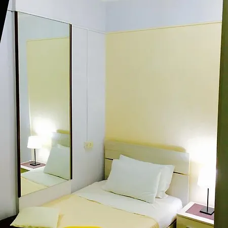 Bed Cinecittadue Bed & Breakfast
