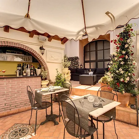 Relais Fontana Di Trevi Hotel 3*