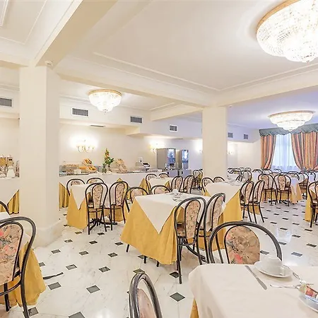 Hotel Raeli Lux