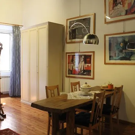 Loft Apartment *