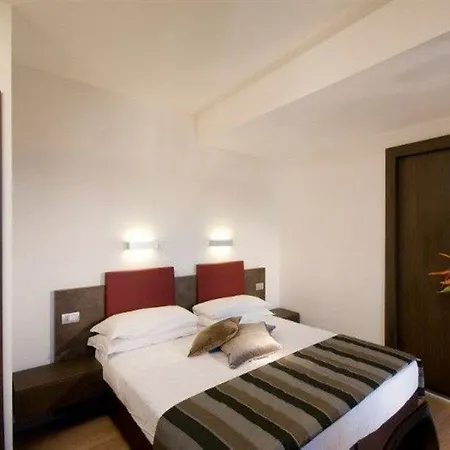 Trevi - Gruppo Trevi 3* Рим