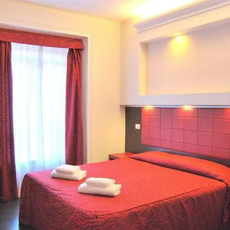 Hotel Versailles *