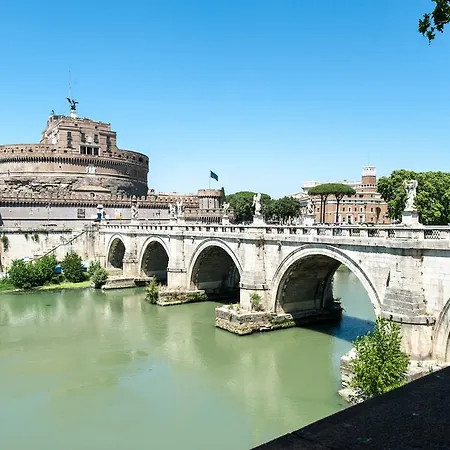Piazza Cavour 3*