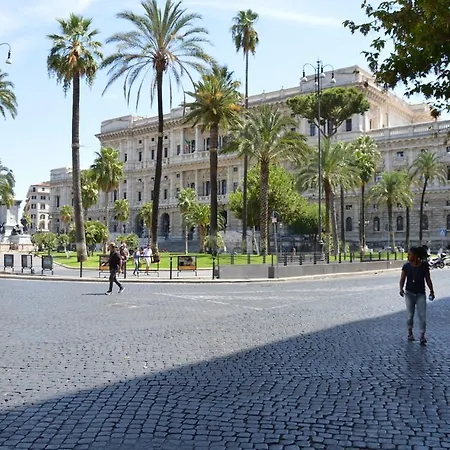 Piazza Cavour 3*