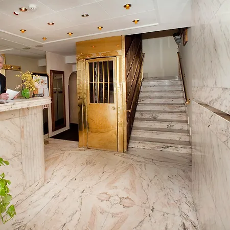 Hotell Tritone 3*