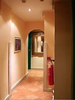 Canova מלון 3*