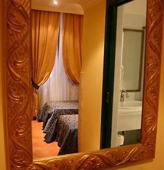 Canova מלון 3*