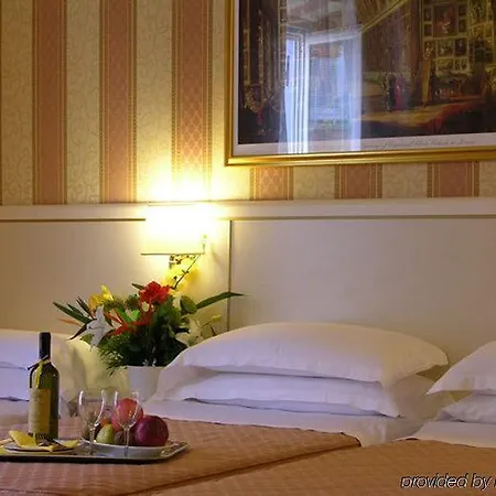 Relais Fontana Di Trevi 3*