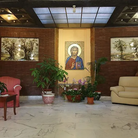 Casa Piccole Ancelle Di Cristo Re 3* Roma