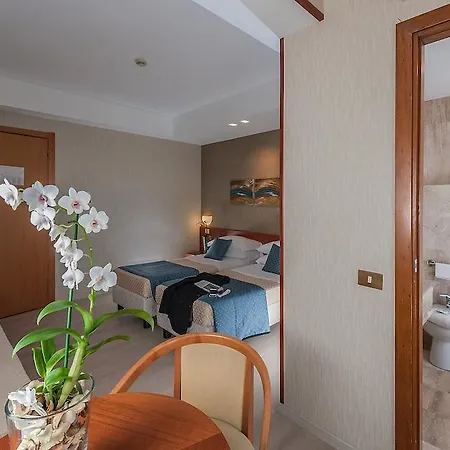 Hotel Quality Rouge Et Noir 4*