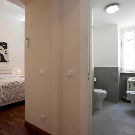 Santi Quattro Al Colosseo Bed and Breakfast Ρώμη