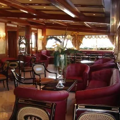 Champagne Palace Ξενοδοχείο